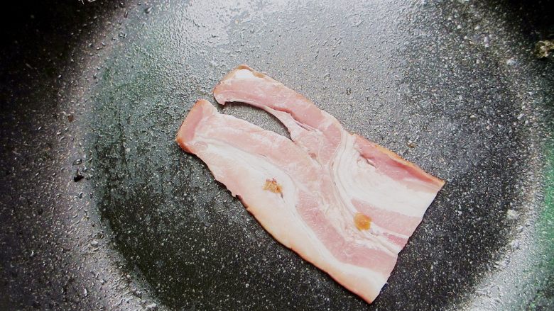 自制手抓饼,早饭又多了个选择,培根煎熟待用