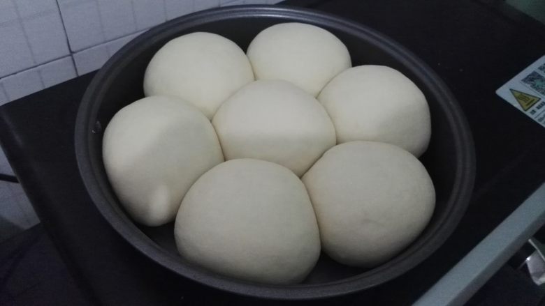 无油花生酱面包, 醒发至明显变大取出,预热烤箱170度5分钟以上。