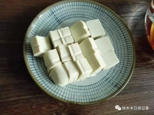 龙利鱼番茄浓汤,<a style='color:red;display:inline-block;' href='/shicai/ 5179'>嫩豆腐</a>也切小块。