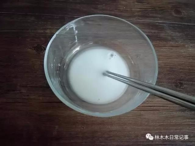 龙利鱼番茄浓汤,淀粉加入少许水调个水淀粉