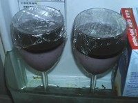 蓝莓慕斯杯,盖上保鲜膜,放入冰箱冷藏至凝固