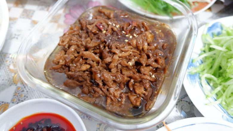 土豆丝卷饼儿#土豆还是西红柿#,酱个肉丝儿