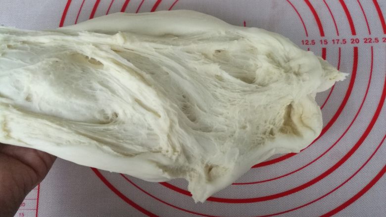 超好吃奶黄餐包,检查面团,蜂窝状,充满气体。