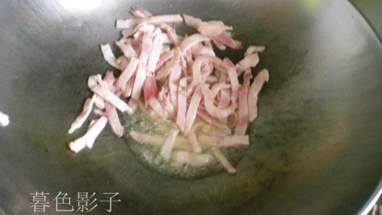 培根炒苦瓜,培根炒变色,加盐