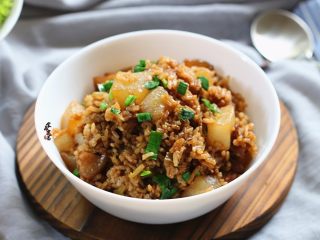 五花肉虾米萝卜焖饭
