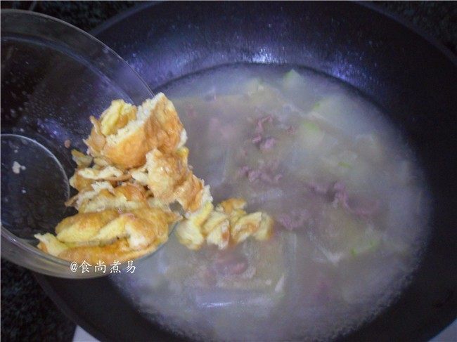 牛肉鸡蛋冬瓜汤,倒入鸡蛋