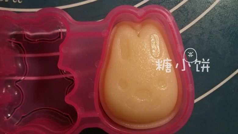 【卡通冰皮月饼(椰香奶黄馅)】超级懒人法,压好以后的样子~