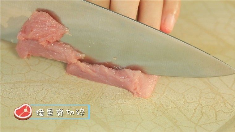 宝宝午餐肉,补铁又补锌!,<a style='color:red;display:inline-block;' href='/shicai/ 414'>猪肉</a>切成小块。