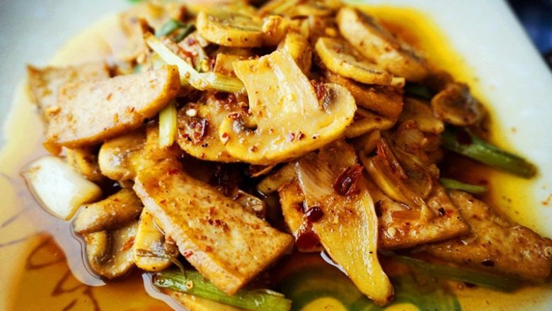 口蘑油豆腐