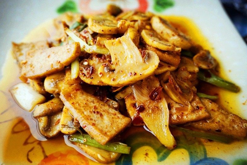 口蘑油豆腐