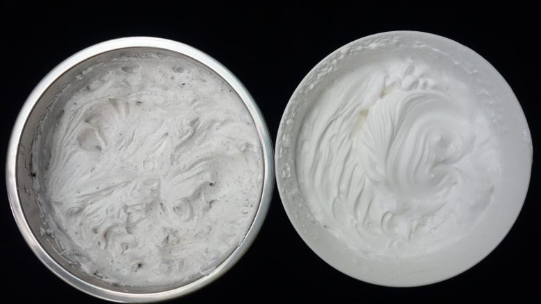 奥利奥芒果双拼千层盒子,我打发了很多,剩下的直接冰冻作为冰淇淋吃了