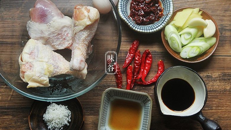 豆瓣鸡,准备好材料;