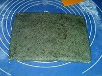 双色馒头第三磕:黑芝麻双色馒头,切去不整齐的四边