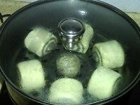 双色馒头第三磕:黑芝麻双色馒头,醒发结束,开中大火蒸制