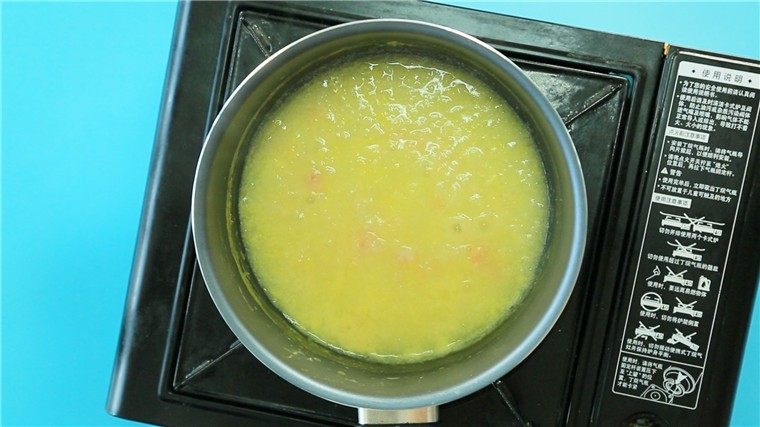 蔬菜鲜虾粥,再煮2分钟就可以出锅啦,香喷喷的哦~