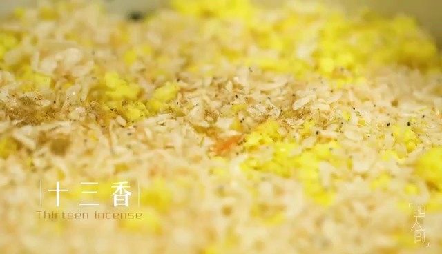 韭菜鸡蛋水饺,加入十三香,盐,食物油等调料