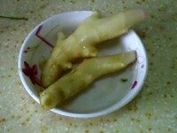 拌仔姜,仔姜洗净去芽尖，