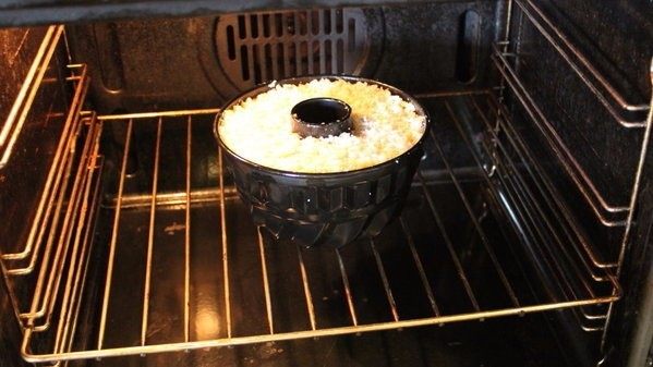 香甜米饭+米烤模馅饼,预热好烤箱,以180℃,烤25-30分钟。
