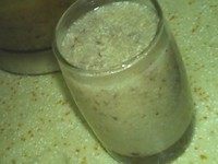红玉米浆,倒出,饮用