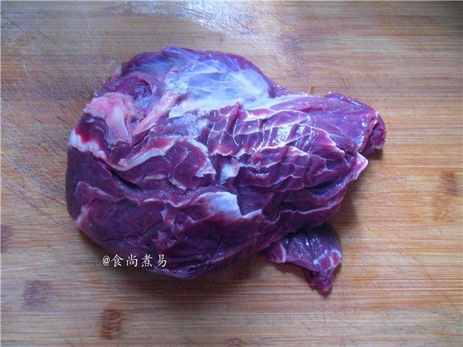 番茄烩牛肉,整块的<a style='color:red;display:inline-block;' href='/shicai/ 4956'>牛腱子肉</a>