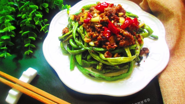 肉沫干煸长豆角,只要米饭够,一盘干煸豆角绝对是剩不下一点的