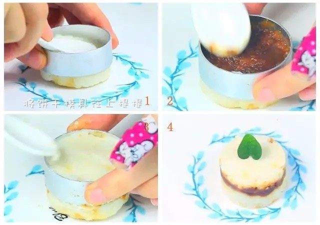 红枣山药糕 宝宝健康辅食,补气养胃,取一个饼干模具,方的圆的,带卡通形状的都可以。山药泥放进去,压实,再放一层枣泥,将饼干模具往上提提,继续放一层山药泥。
