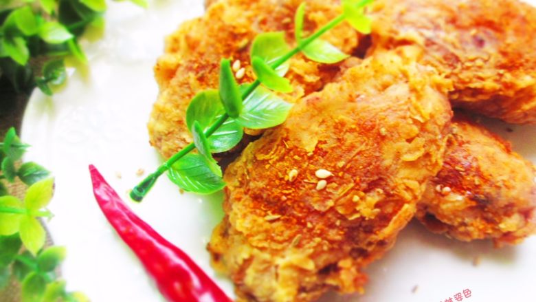 香辣干炸鸡翅,脆脆的,特别好吃,里面鸡肉很嫩