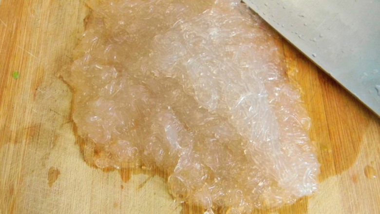 蒜苗鸡蛋小盒子,
粉丝随意剁几下不用太碎