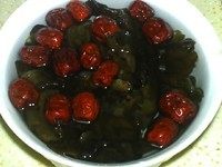 #甜味#红枣木耳汤,将洗净的红枣和木耳放入大碗,加入适量清水