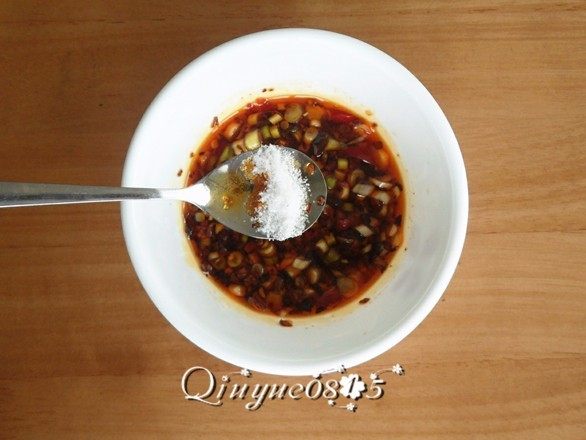 #辣味#酸辣黄瓜,调入盐