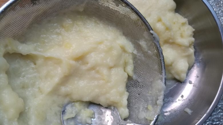 来,一起吃“泥”啦!~~~奶香薯泥,过筛,土豆泥更细腻,口感更好。