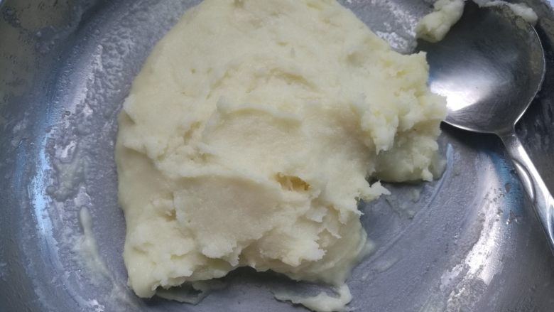来,一起吃“泥”啦!~~~奶香薯泥,过筛好的土豆泥,细腻绵软。