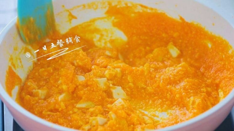 胡萝卜蛋黄糊 宝宝健康辅食,嫩豆腐 ,三分钟即可出锅。