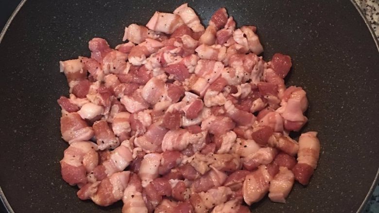 简易香菇油饭,小火慢煎三层肉,
