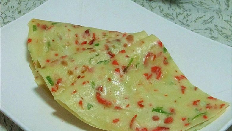 胡萝卜鸡蛋饼,香软的胡萝卜鸡蛋饼,配上豆浆或稀饭,好舒服的早餐呀