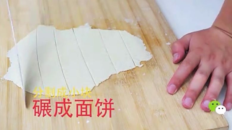 这样做锅巴,一口下去香掉牙!,切成小块