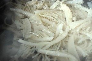 红油百叶,焯水过凉沥干备用