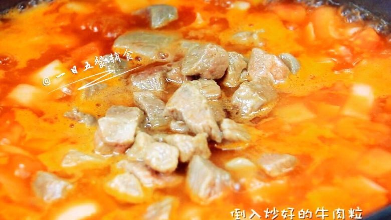 宝宝版罗宋汤 宝宝辅食,牛里脊肉+土豆, 倒入炒好的牛肉粒,煮开后小火再煮10分钟。
🌻小贴士:有妈妈问过,10分钟牛肉能熟烂吗?答案是肯定的,但如果你用的是牛腩,肯定不行。而且