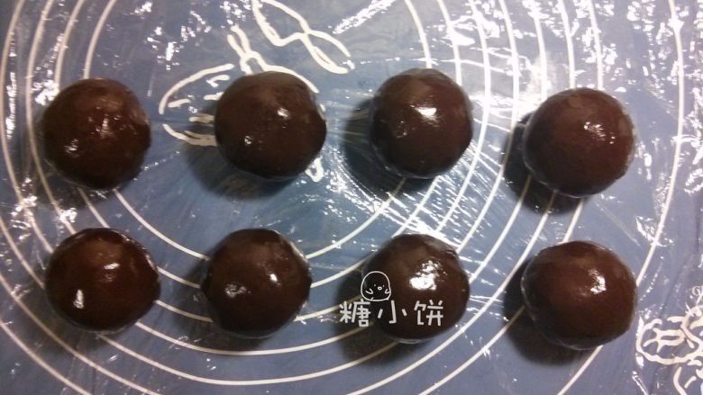 黑美人【奶香曲奇广式月饼】附：自制芸豆馅,全部包好以后搓圆搓匀