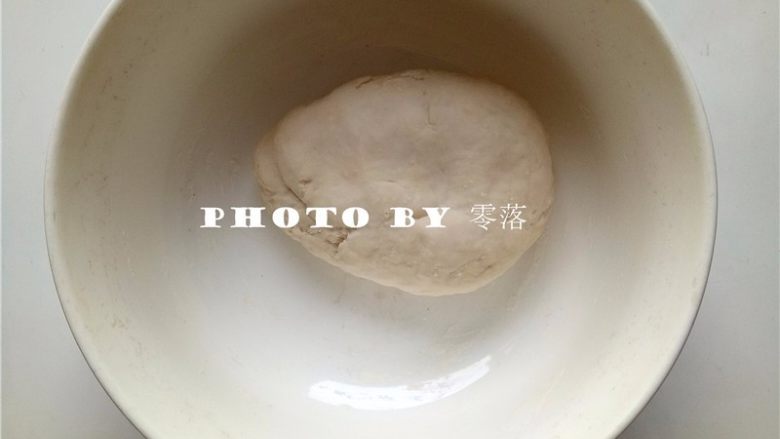 时蔬汤粑粑,面粉同40g清水混合,揉成面团;