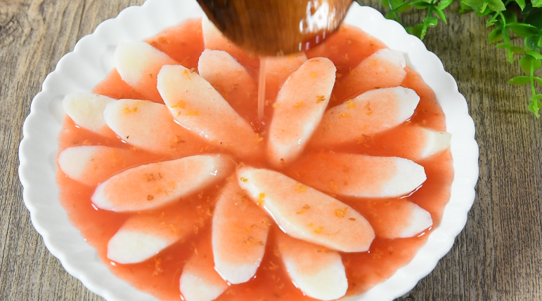 用桂花做美食,香口、香胃、香到灵魂深处,淋上桂花汁即可