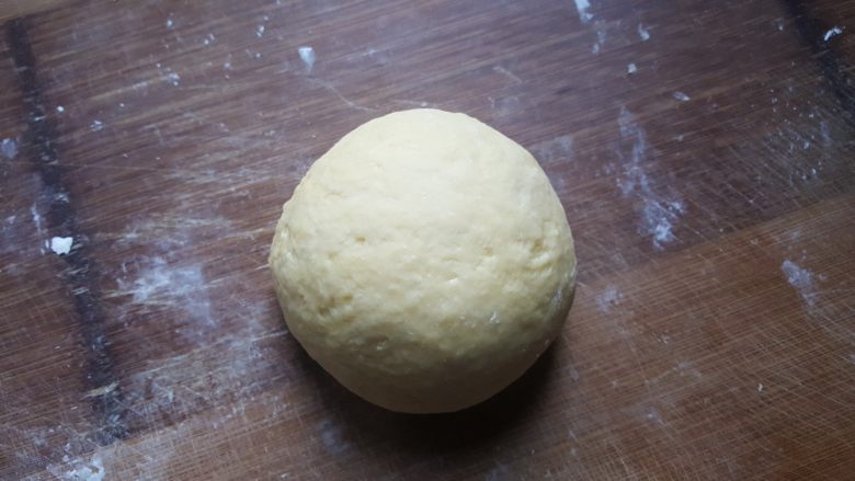 蛋黄沙琪玛,4.揉光滑后,醒发30分钟。