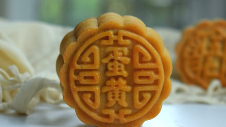 广式月饼~莲蓉蛋黄月饼,望一眼明月,美在心里。