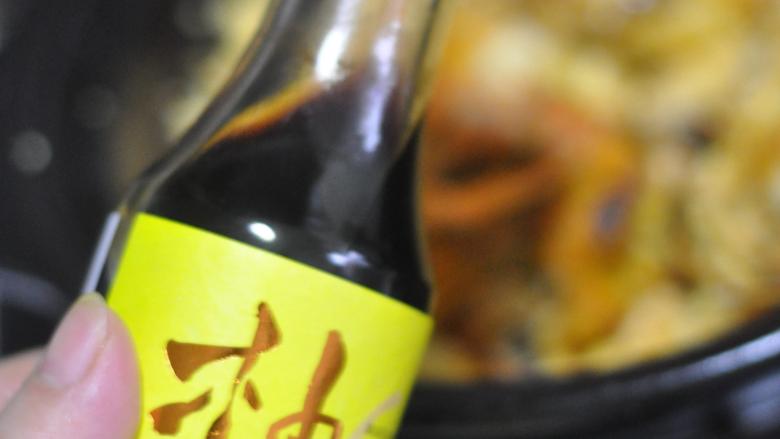大闸蟹溜蛋,关火淋一圈柚子酱油。
