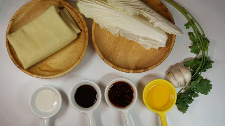 干豆腐白菜丝,提前将原材料准备好
叨叨叨:<a style='color:red;display:inline-block;' href='/shicai/ 480'>干豆腐</a>也叫千张,属于豆制品中的一种,非常薄