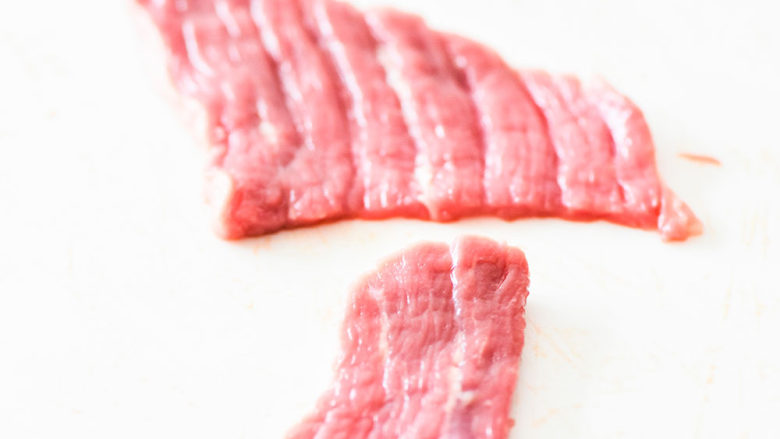 自制手撕牛肉干,切好的牛肉,纹理还保留的很好。