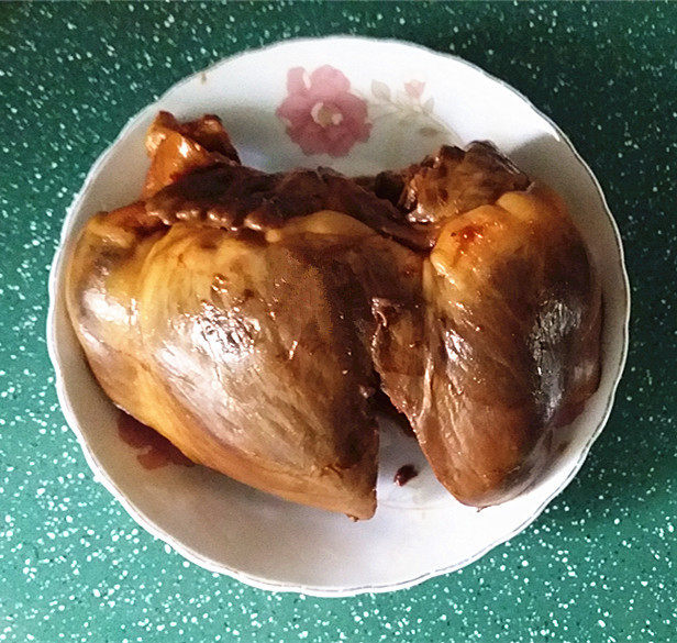 #黑酱油# 香辣卤猪心,不着急吃,可继续浸泡食用前再取出