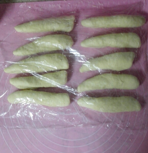 早餐+醇香丹麦卷,依次全部整好形,盖保鲜膜备用。