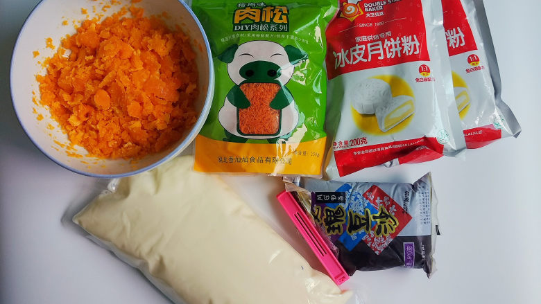 肉松蛋黄冰皮月饼,准备材料,我准备都是成品馅料,个人有点小懒,追求自制馅料的也可以自制