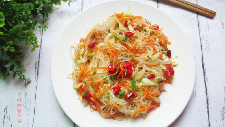 素炒粉丝,粉丝的Q弹，鲜香美味，老少皆宜